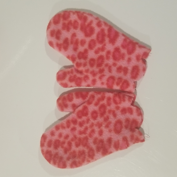 9-12M hat and mitten set - Picture 3 of 3